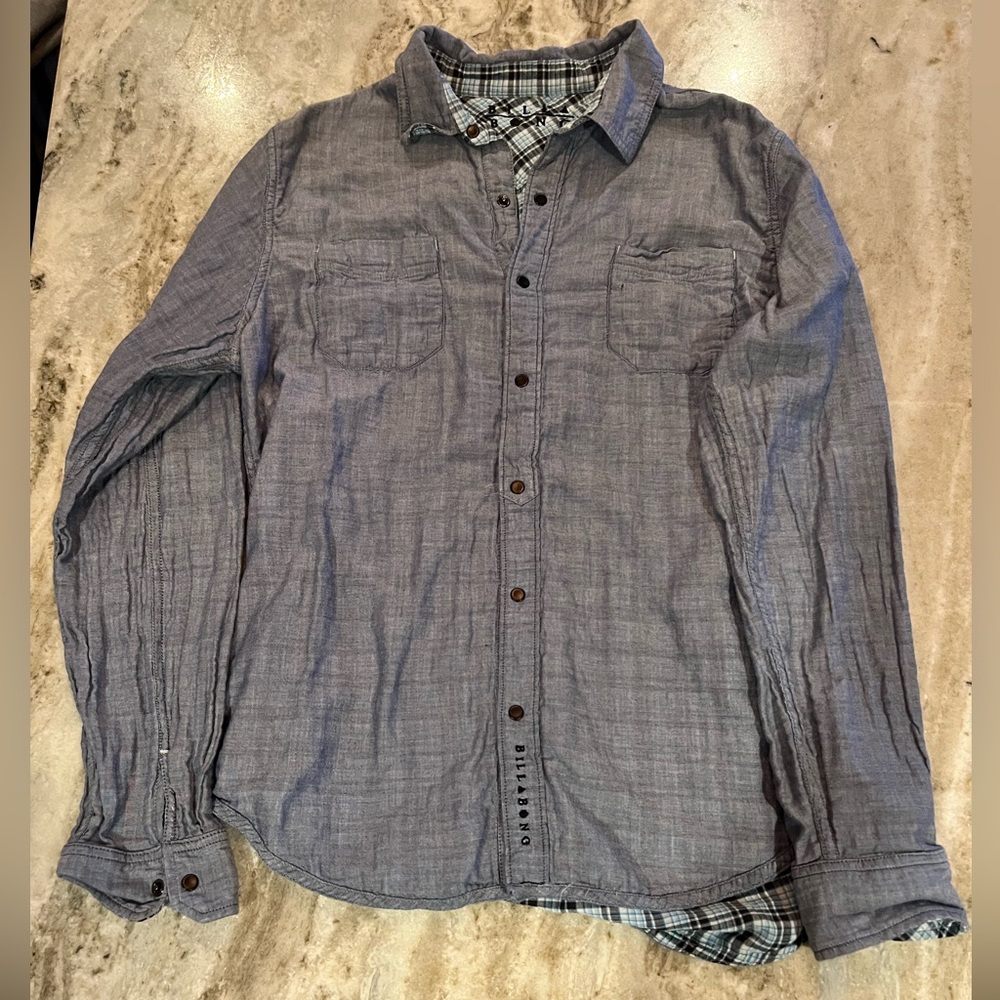 Men’s size L Billabong reversible long sleeve casual shirt (like new)